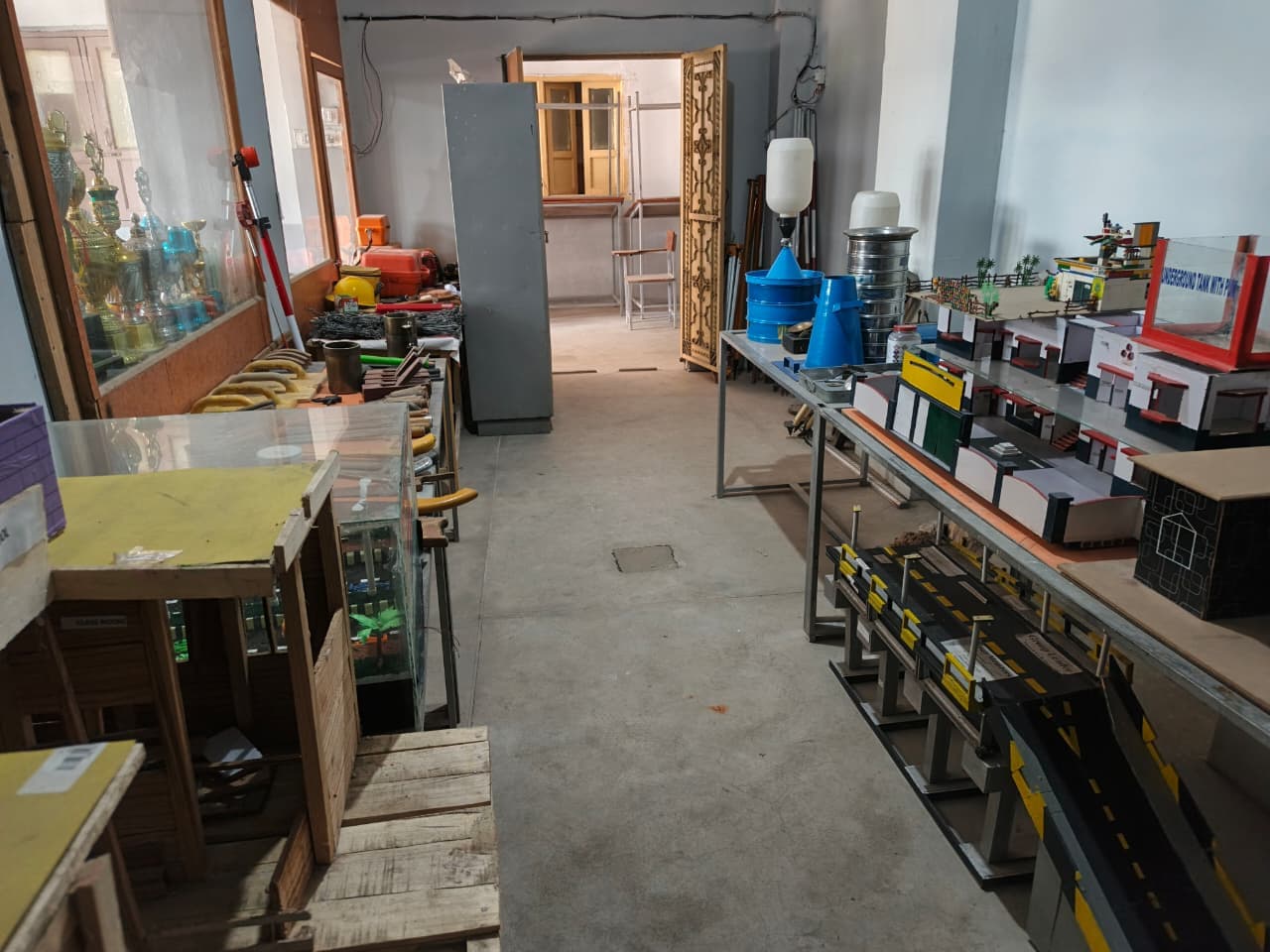 Civil lab equipment and instruments at LCST