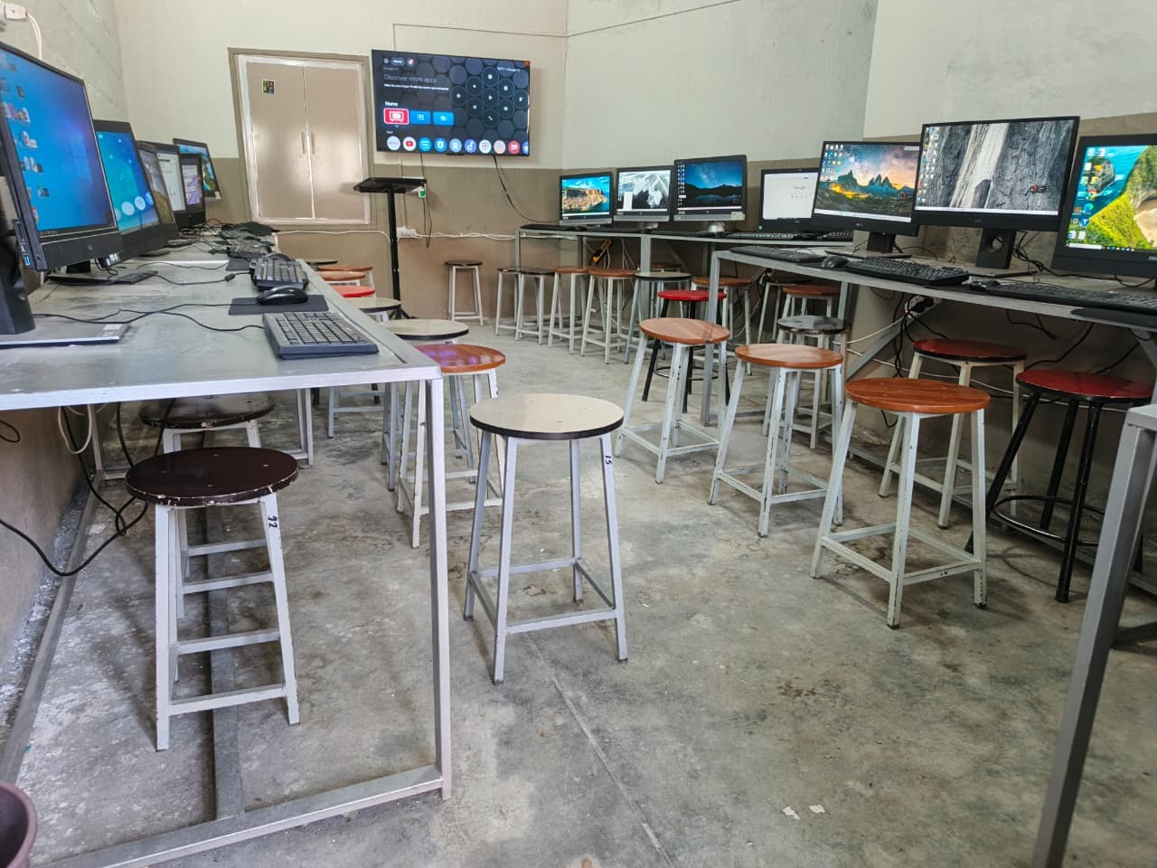 Second computer lab with multimedia projection at LCST