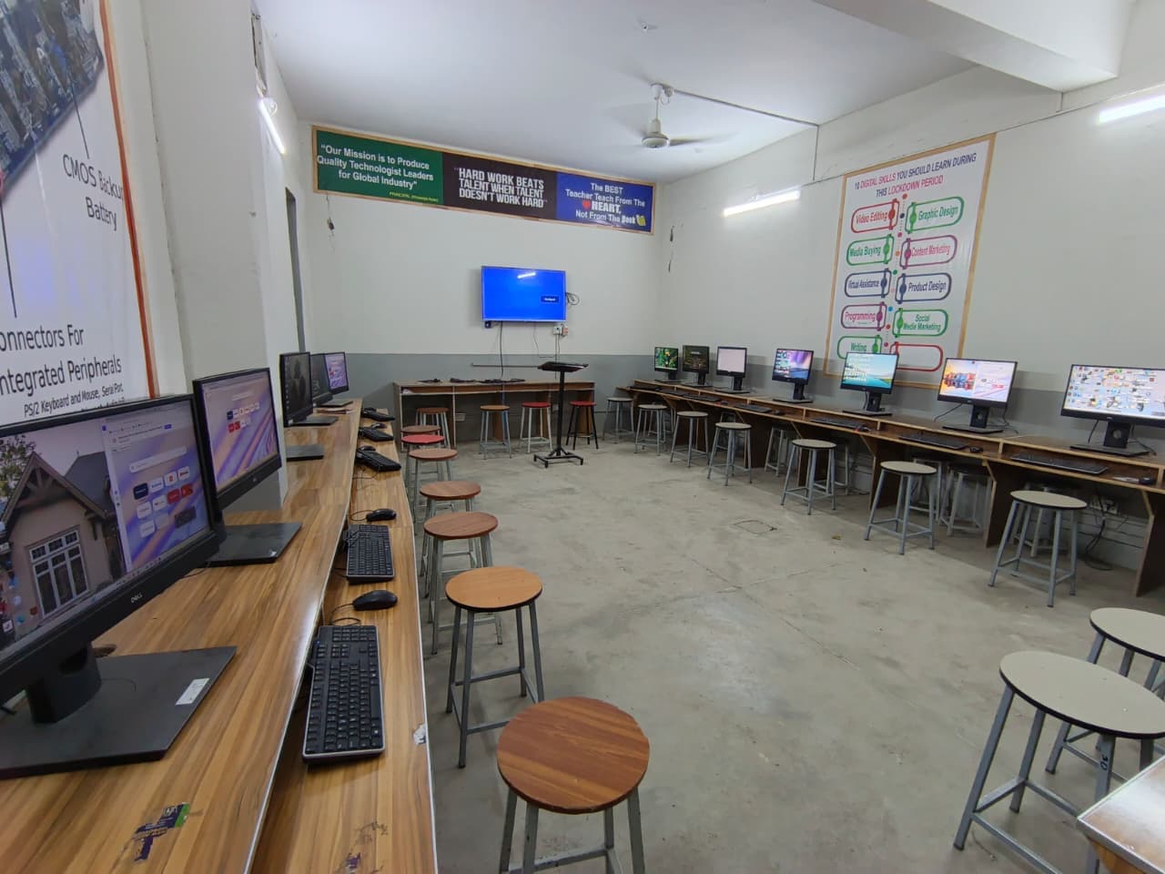 DIT students training in the LCST computer lab